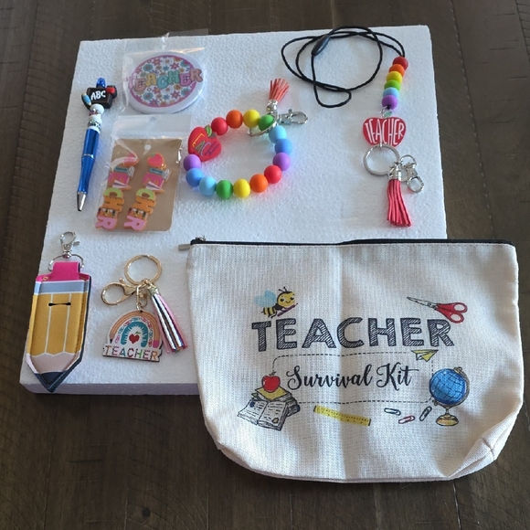 Teacher Accessory Set - Picture 1 of 9